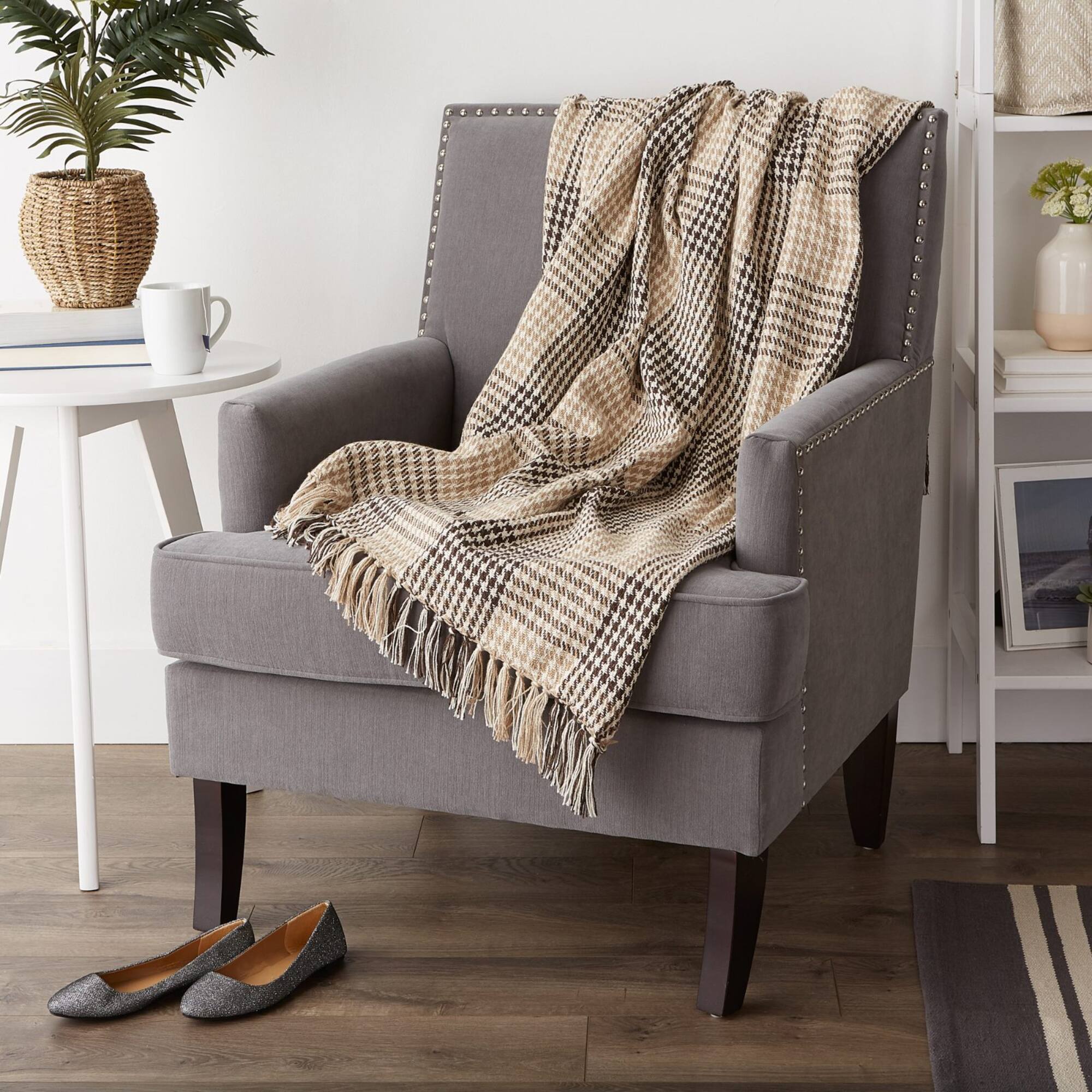 DII® Dark Brown & Stone Houndstooth Plaid Throw